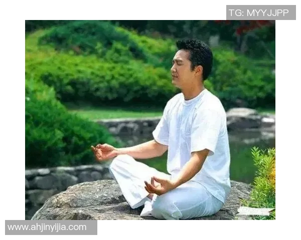 足球明星静心打坐高清照片展现内心平静与专注之美 足球明星静心打坐高清照片展现内心平静与专注之美