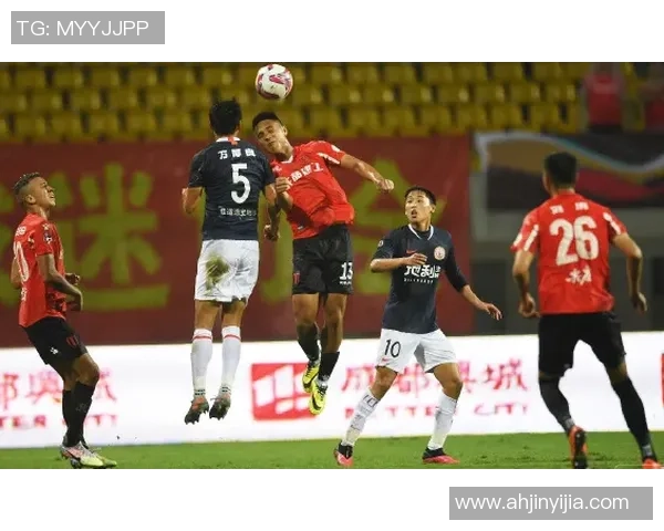 重庆足球队灵活性创新高引发热议助力球队崛起与发展