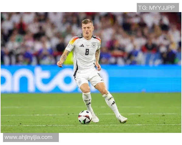 1990后足球明星的崛起与影响力解析及未来发展趋势展望