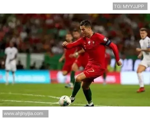 足球明星壁画艺术展现足球激情与梦想的视觉盛宴