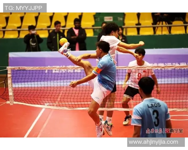 足球明星观看藤球比赛视频的精彩瞬间与感悟分享